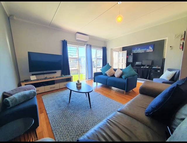 3 BEDROOM HOUSE FOR SALE IN TOWNSEND ESTATE